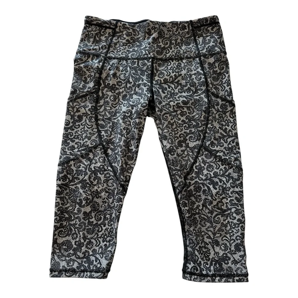 Lululemon Outrun 17" Crop Mini Cinder Lace pattern - Picture 9 of 16